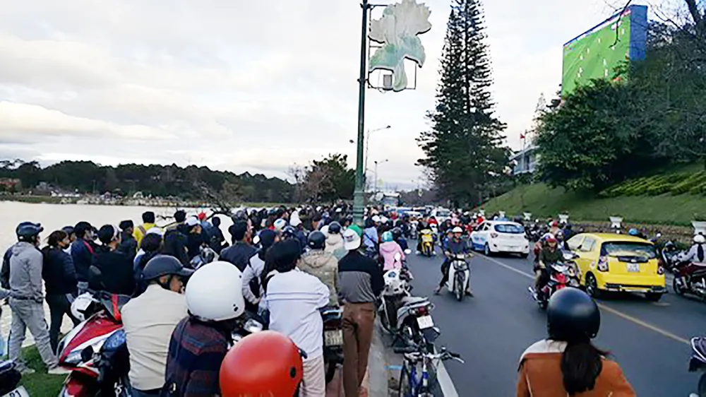 Cả nước vỡ òa trước kỳ tích của U23 Việt Nam ảnh 36