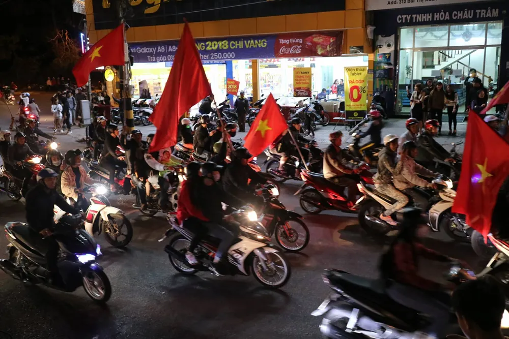 Cả nước vỡ òa trước kỳ tích của U23 Việt Nam ảnh 33