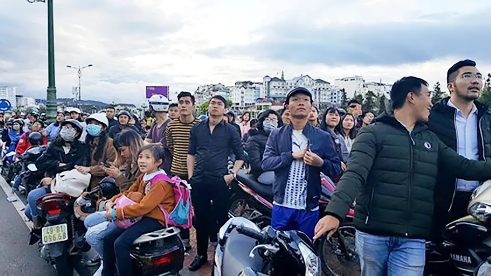 Cả nước vỡ òa trước kỳ tích của U23 Việt Nam ảnh 38