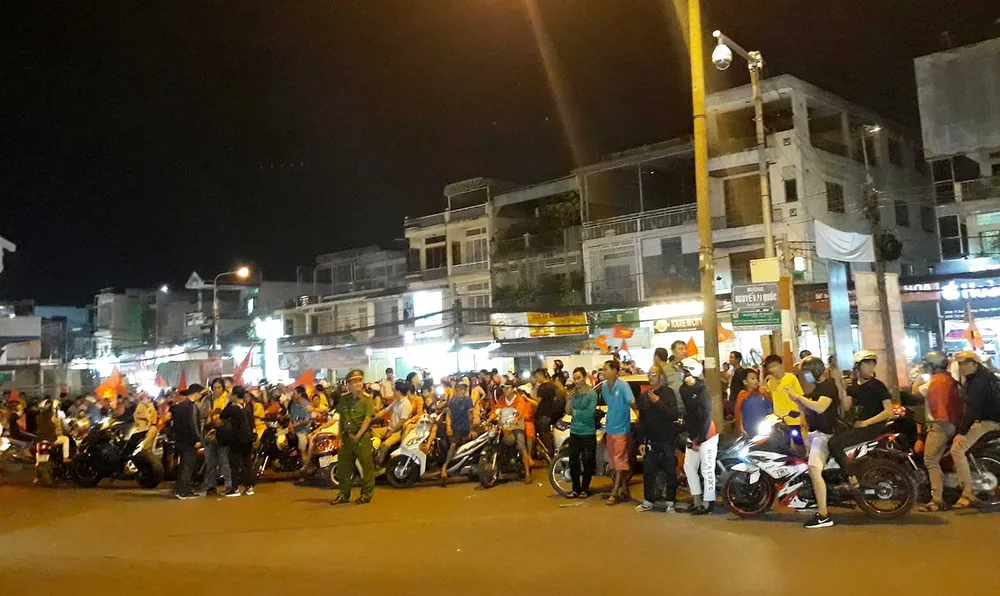 Cả nước vỡ òa trước kỳ tích của U23 Việt Nam ảnh 58