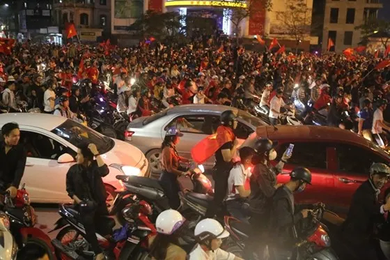 Cả nước vỡ òa trước kỳ tích của U23 Việt Nam ảnh 48