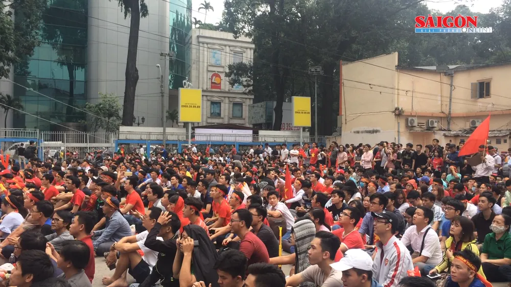 Cả nước vỡ òa trước kỳ tích của U23 Việt Nam ảnh 13