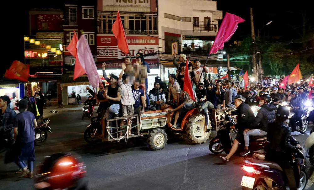 Cả nước vỡ òa trước kỳ tích của U23 Việt Nam ảnh 35