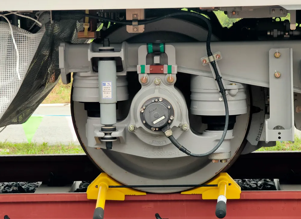 Toa tàu metro số 1 ​đầu tiên đã đặt lên đường ray ảnh 12