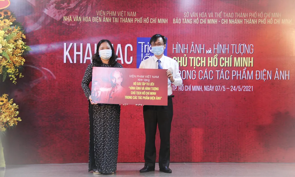 Triển lãm ''Hình ảnh và hình tượng Chủ tịch Hồ Chí Minh trong các tác phẩm điện ảnh'' ảnh 8