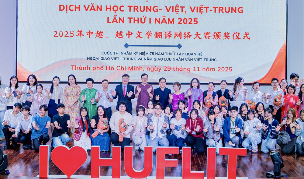 主办单位代表、获奖者和出席的嘉宾合照。