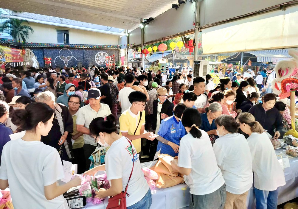 圣心教堂为广大弱势群体开设“零元市集”。