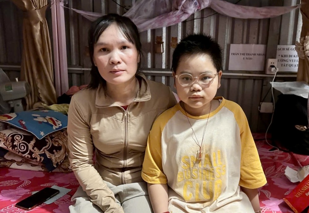 陈氏行和患脑瘤的女儿。