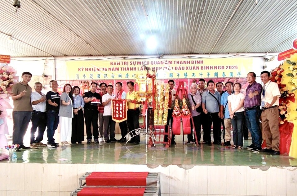 热心人士与单位支持竞投活动。