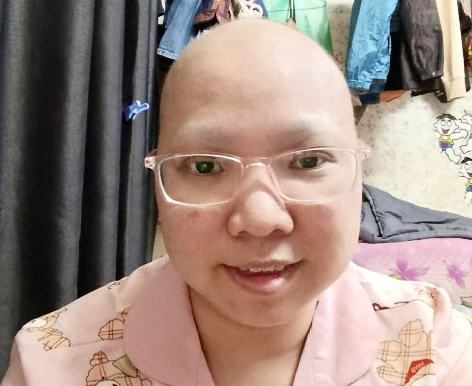 在医治癌症中的何美美。