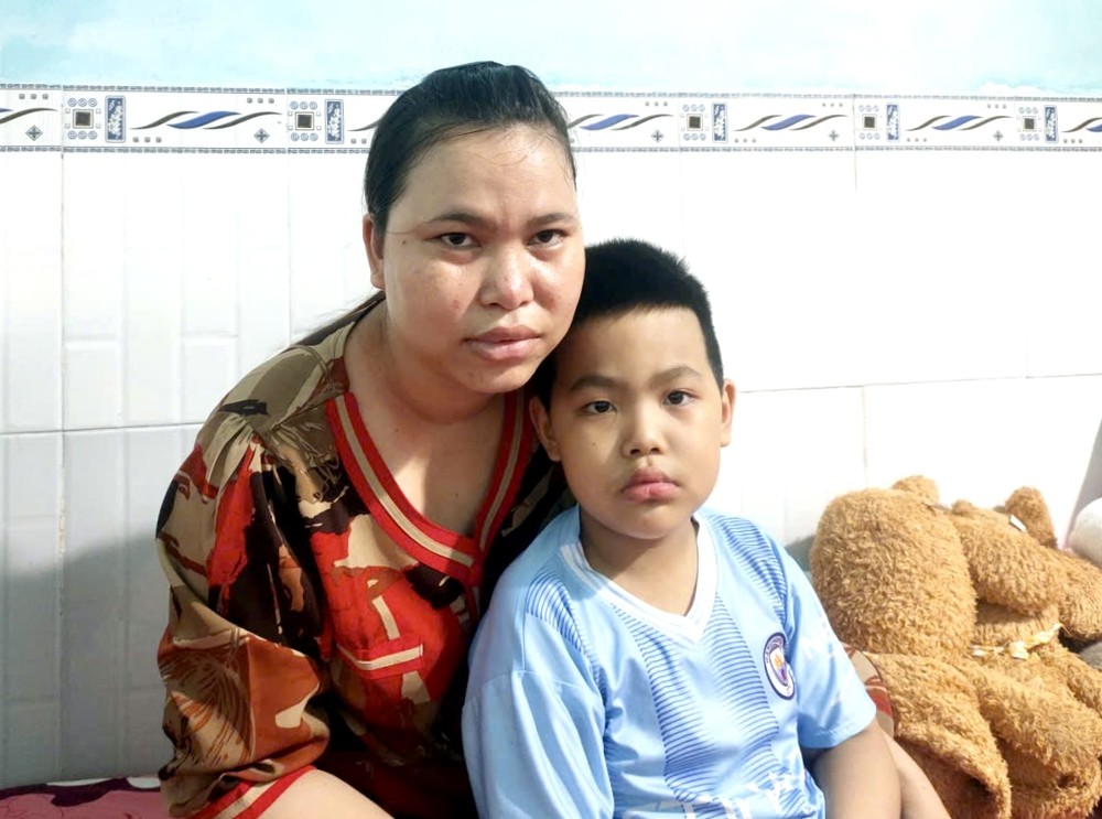 裴氏金枝与白血病患儿长安盼社会帮助。