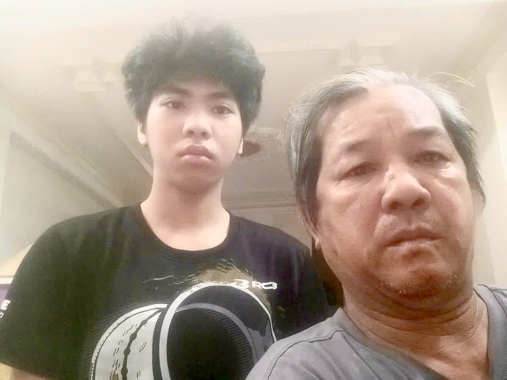 李清心和儿子。