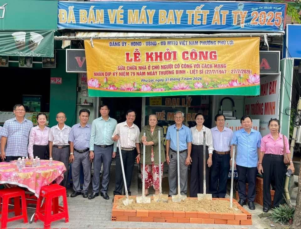 富利坊与土龙木天后宫代表进行动工仪式。 图：仁建
