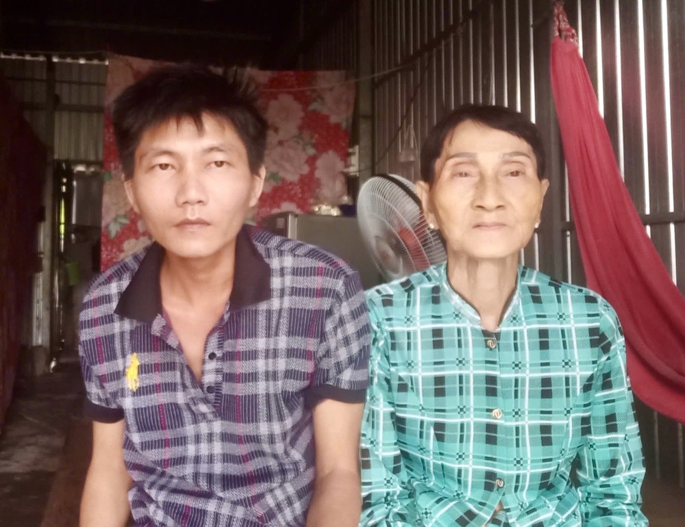 黎屋正与罹患精神病幼子求助。（病人供图）