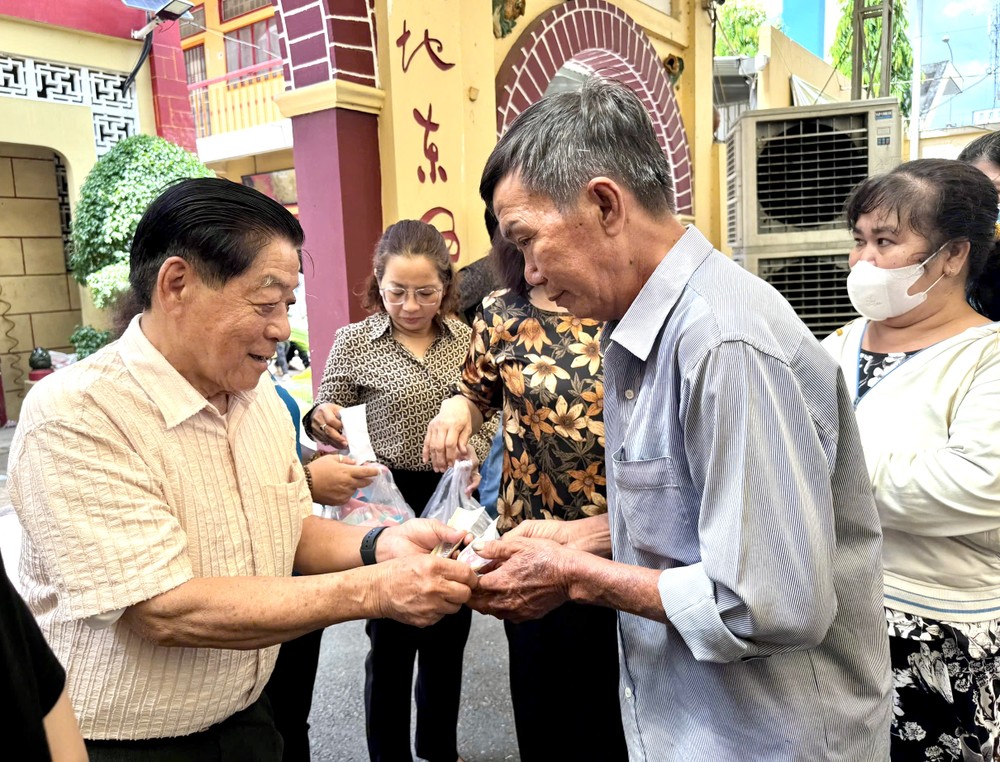 IMG_4474.jpeg-người-hoa