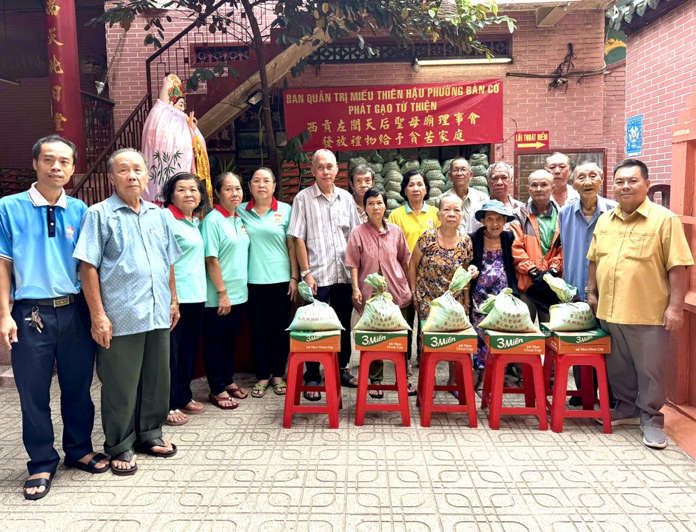 IMG_4798.jpeg-người-hoa