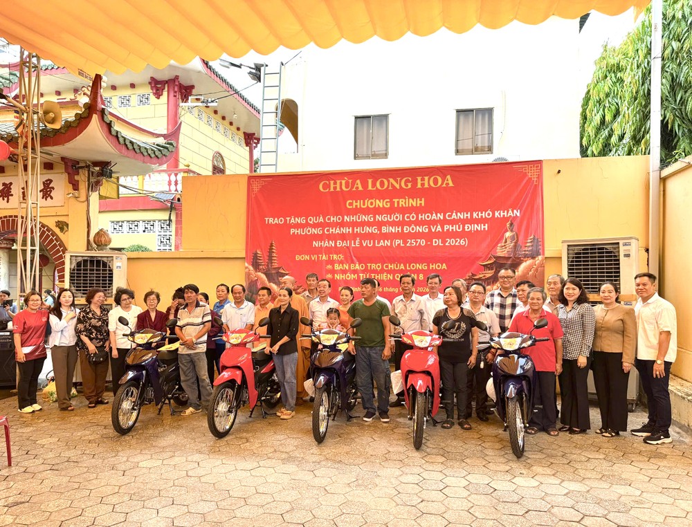 IMG_6080.jpeg-người-hoa