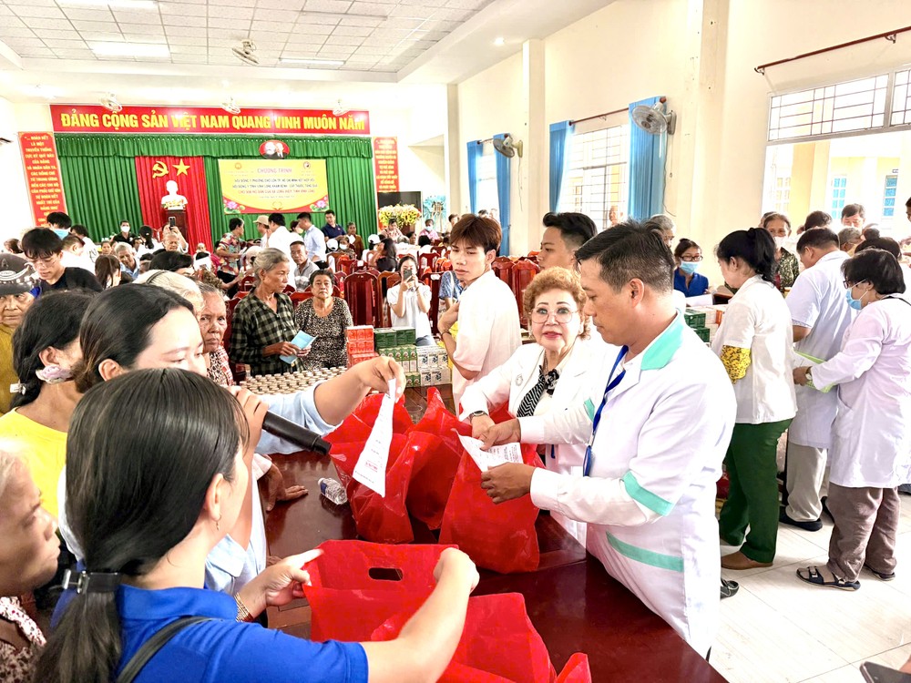 IMG_6177.jpeg-người-hoa