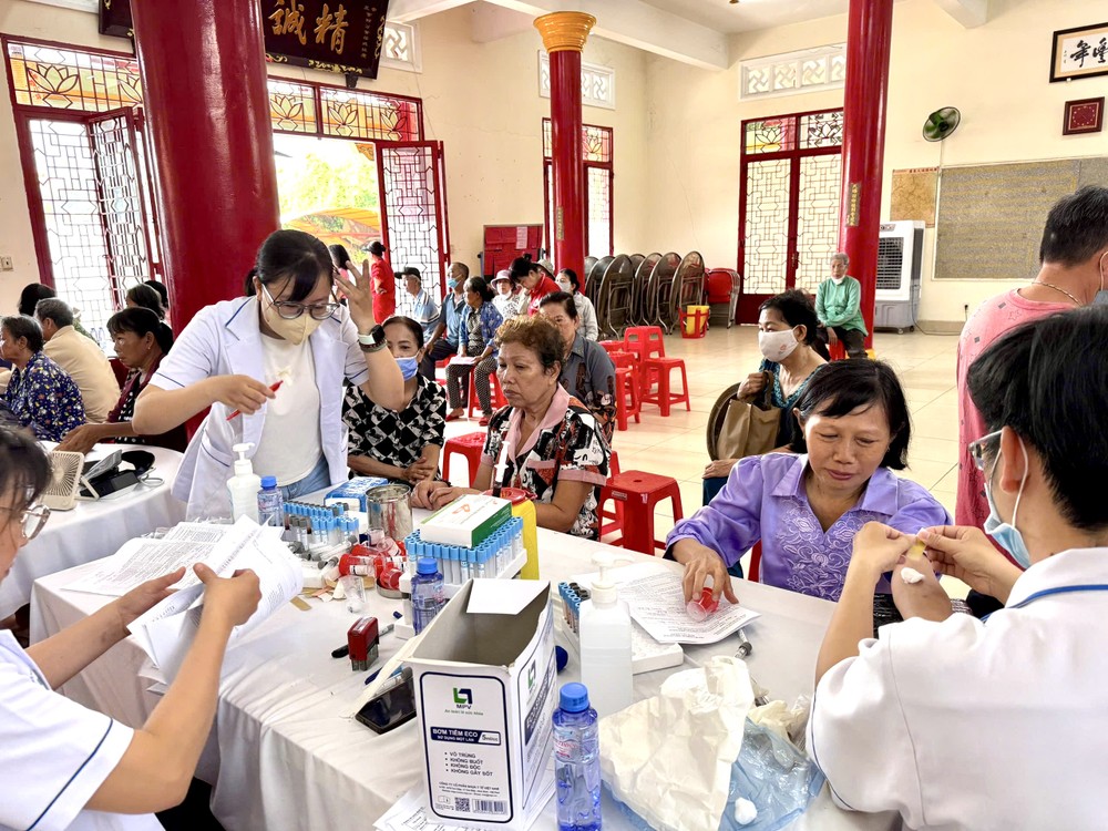 IMG_6325.jpeg-người-hoa