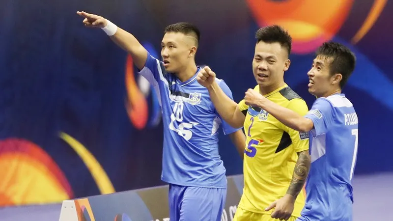 Minh Trí đóng vai người hùng với cú đúp trong trận Tứ kết.