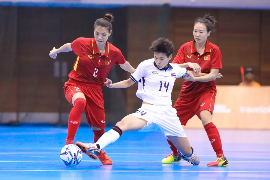 Đội nữ Việt Nam không thể gây bất ngờ trước Thái Lan (ảnh: Hoàng Hùng)