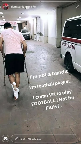 Thủ môn Đặng Văn Lâm bị rượt chém ảnh 1