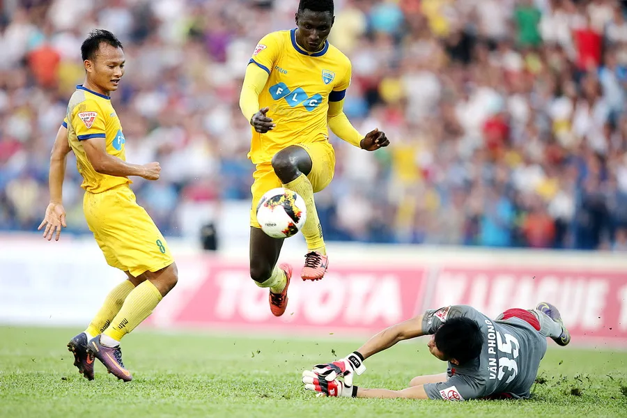 Omar ghi bàn, nhưng Thanh Hóa vẫn không thể thắng trước Hải Phòng. (Ảnh: MINH HOÀNG)