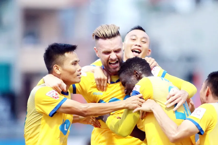 Niềm vui không trọn của đội bóng xứ Thanh ở vòng 21. Ảnh: MINH HOÀNG