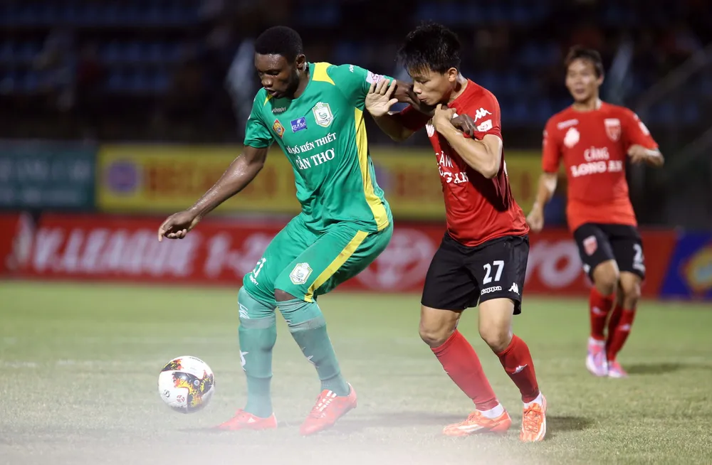 Nsi đang là tay săn bàn hàng đầu của V-League 2017. Ảnh: DƯƠNG THU