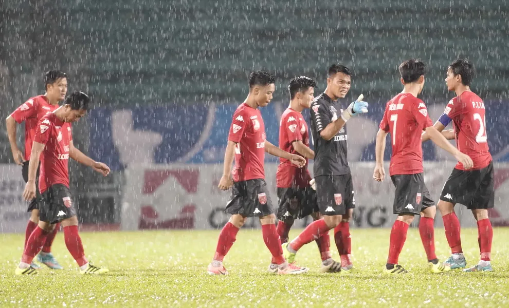 Xung quanh công tác trọng tài trận Long An - Thanh Hóa: Trọng tài xử lý kém ảnh 2