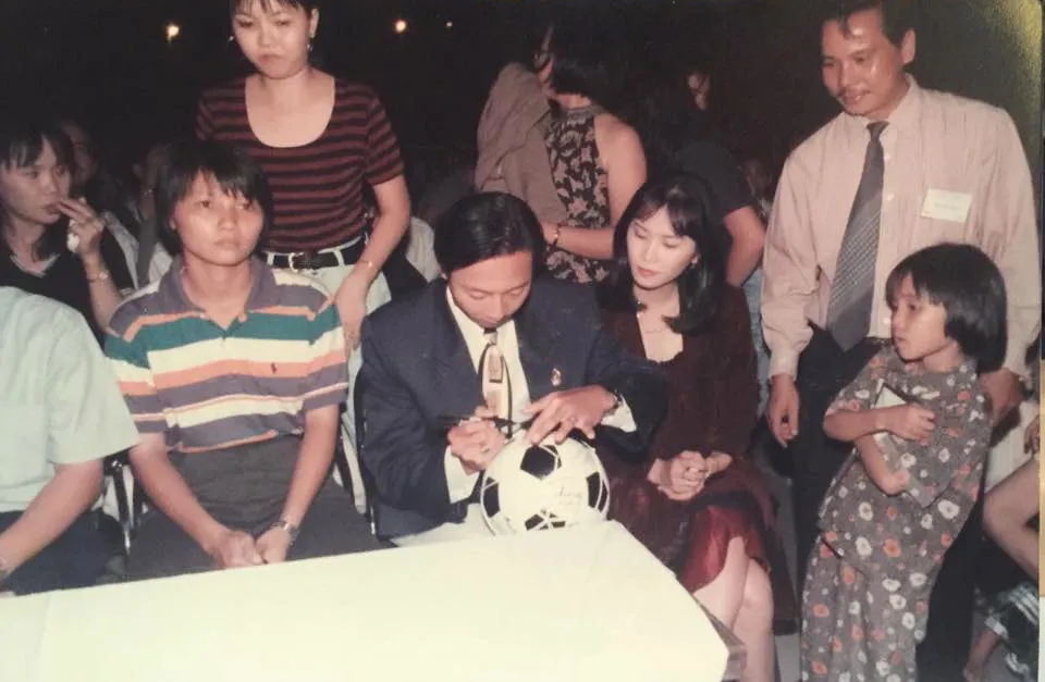 Những chặng đường lịch sử: 2000 - 2002 ảnh 3