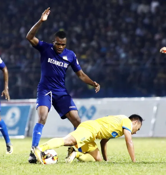 Hy vọng đoạt Cúp vô địch của Thanh Hóa đang lùi xa sau trận hòa B.Bình Dương. Ảnh: MINH HOÀNG