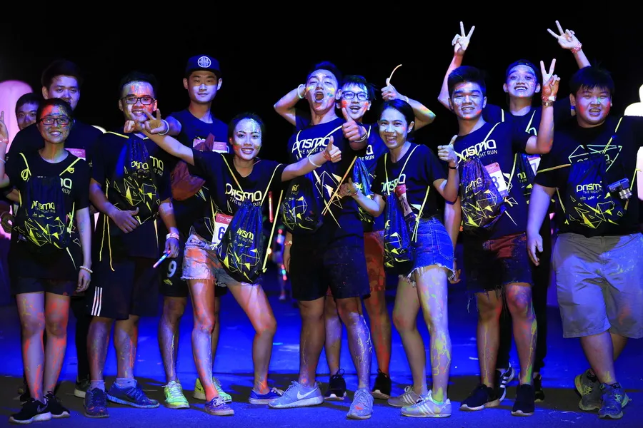 Các bạn trẻ tại một sự kiện của đường chạy đêm. Ảnh: CAO TƯỜNG