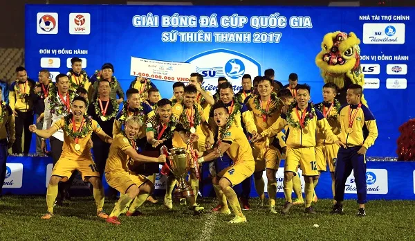 SLNA trong niềm vui vô địch. Ảnh: MINH HOÀNG