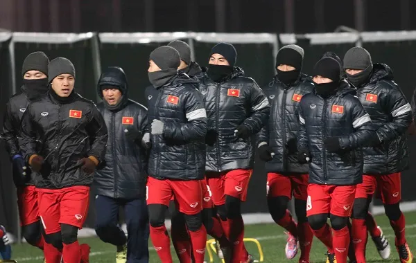 Toàn đội trang bị như "ninza" trên sân tập. Ảnh: ANH TRẦN