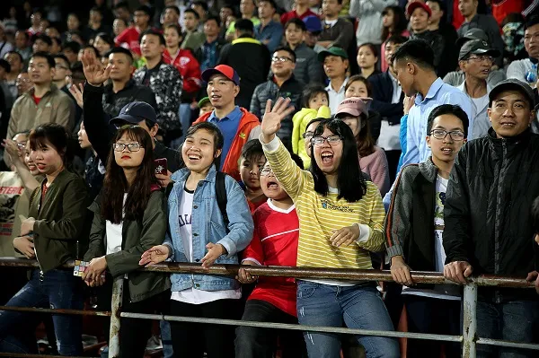 Ấn tượng từ lượng khán giả qua 3 vòng đầu Nuti Cafe V-League 2018 ảnh 1