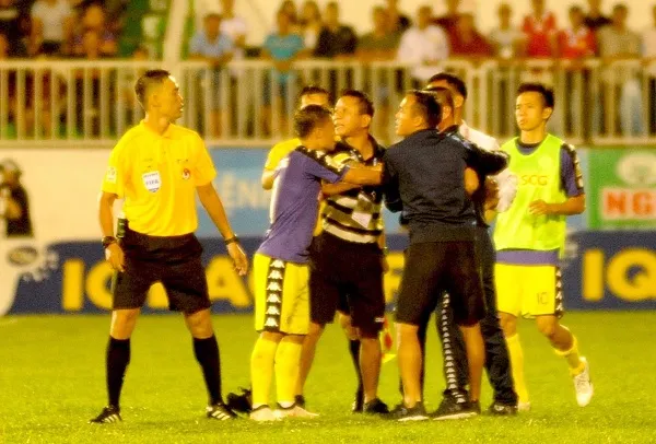 Trọng tài sẽ gặp nhiều áp lực hơn ảnh 2