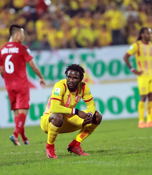 2 lần dẫn trước nhưng Nam Định vẫn chỉ rời sân với 1 điểm ảnh 1