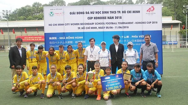 Đội trường Văn Kang Q.1 giành ngôi vô địch. Ảnh: ANH TRẦN