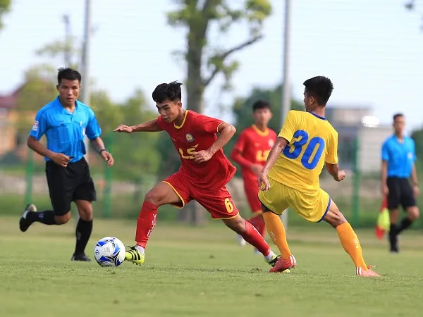 Viiettel (áo đỏ) thách thức số 1 cho đội ĐKVĐ PVF