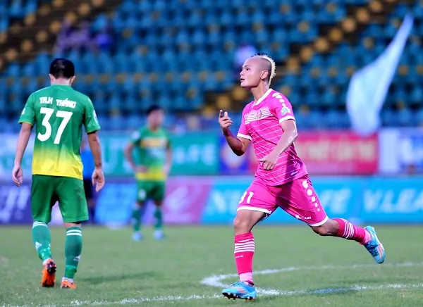 Sai lầm của ngoại binh, Cần Thơ trắng tay trên sân nhà ảnh 1