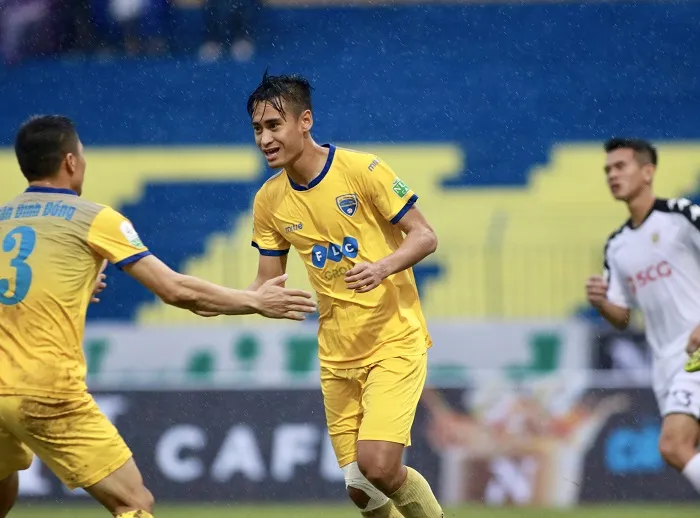 Minh Tuấn mở tỷ số cho Thanh Hóa, nhưng đội chủ nhà đã không bảo toàn được chiến thắng. Ảnh: MINH HOÀNG