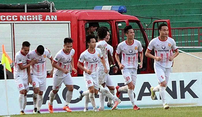 Cuộc đua trụ hạng V-League 2018: Khó khăn chia đều ảnh 1