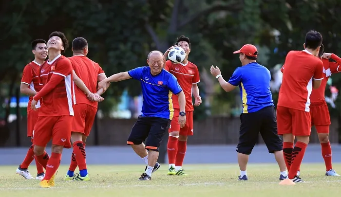 Olympic Việt Nam thư giãn trên sân tập ảnh 1