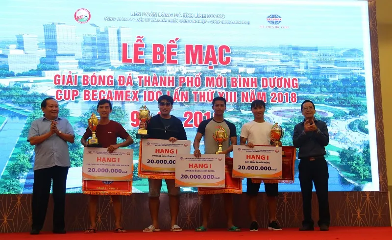 Bình Hòa-TPK lần thứ 3 liên tiếp vô địch giải bóng đá Thành phố mới Bình Dương ảnh 1