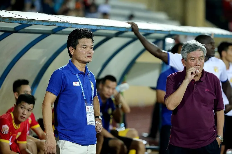 HLV Nguyễn Văn Sỹ lại mỉa mai bầu Hiển một nách nhiều con ảnh 1