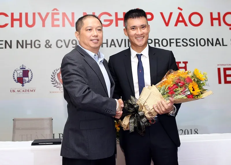 Công Vinh với vai trò mới là Chủ tịch quản lý bộ môn bóng đá. Ảnh: DŨNG PHƯƠNG