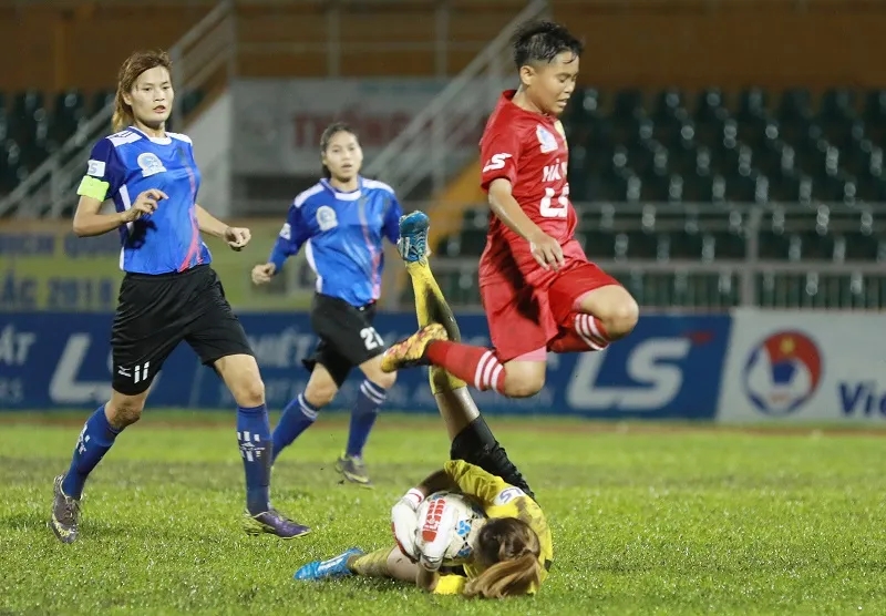 Đội nữ Hà Nội sớm vô địch lượt về ảnh 1