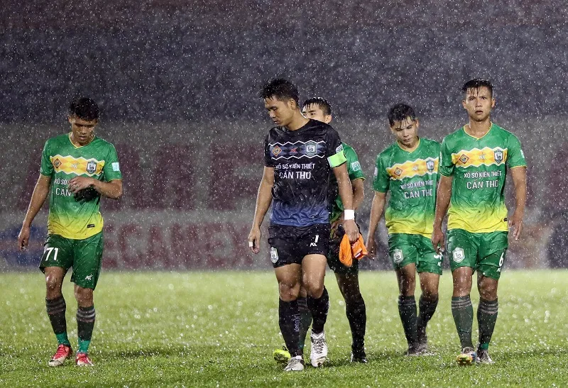 Nhiều âu lo cho Cần Thơ trước trận "chung kết ngược". Ảnh: DŨNG PHƯƠNG