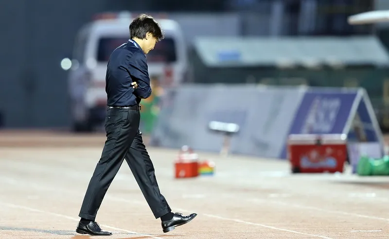 CLB TPHCM chia tay HLV Miura vì thành tích không tốt ảnh 1